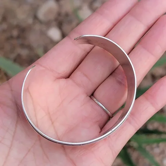 Outstanding vintage Native American handmade 925 sterling silver engraved water